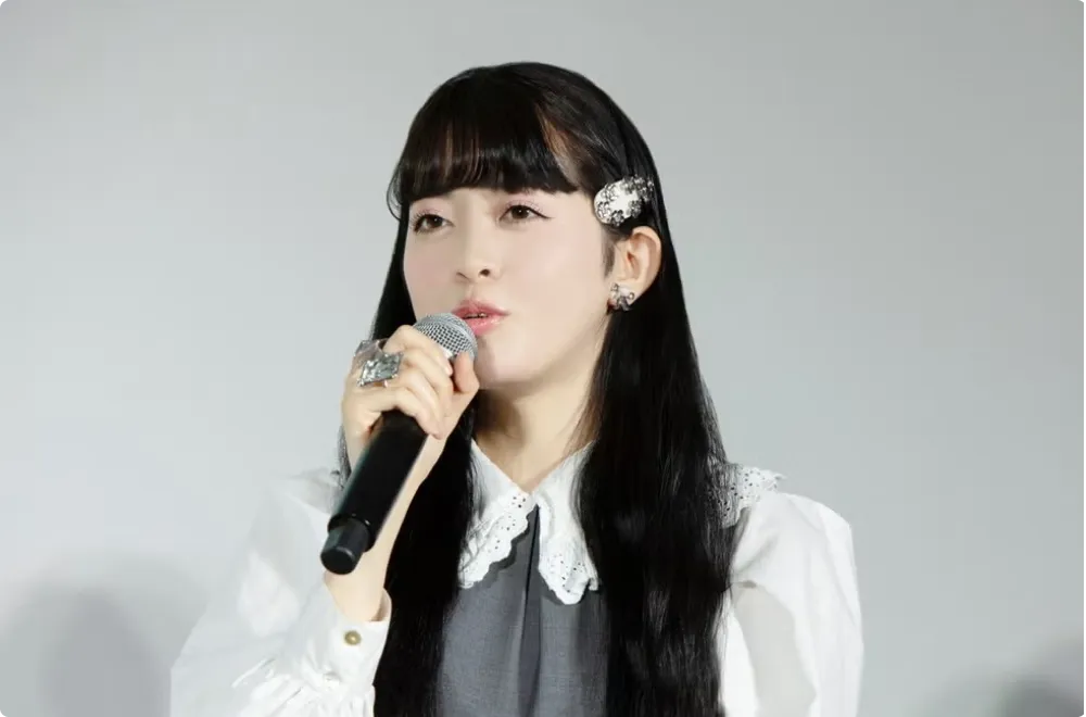 マツヤマイカさんがイベントでトークしている様子